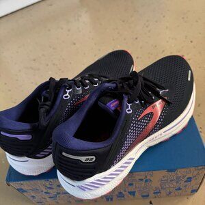 brooks women shoes size 8